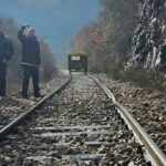 Dëmtim i binarit hekurudhor, ndërpritet qarkullimi i trenave Pejë – Prishtinë Udhëtimi me tren në relacionin Pejë – P…