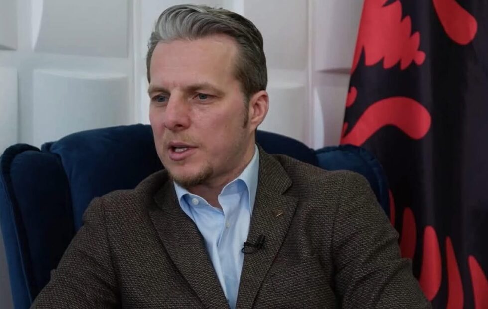 Izveštaji o diskretnim sastancima između Bislima i Đuriči reaguju na albanskog predstavnika Arfika Politićinija, Šćirima A…