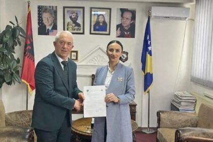 Teta Gaši imenovana je zvaničnom gradonačelnicom za odnose sa javnošću u Dragaš opštini Dragaš.