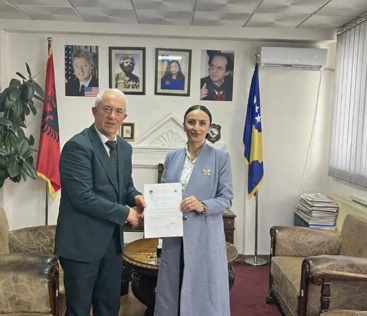 Teta Gaši imenovana je zvaničnom gradonačelnicom za odnose sa javnošću u Dragaš opštini Dragaš.