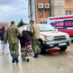 Evakuohen dy familje në Rahovec pas reshjeve të shumta Reshjet e dendura kanë krijuar vështirësi të mëdha për disa fa…