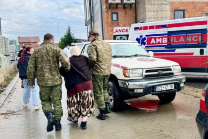 Evakuisane dve porodice u Rahovcu nakon velikih padavina stvorile su velike poteškoæe za odreðene fas…