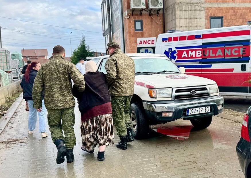 Evakuisane dve porodice u Rahovcu nakon velikih padavina stvorile su velike poteškoæe za odreðene fas…