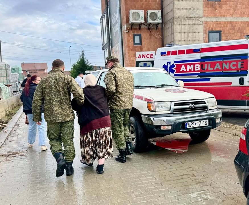 Evakuisane dve porodice u Rahovcu nakon velikih padavina stvorile su velike poteškoæe za odreðene fas…