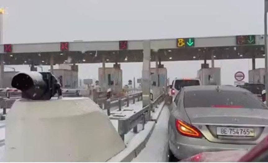 Dugo čekanje, hladni rizici i opasnosti za prognanike koji se vraćaju u Evropu sa Kosova suočavaju se sa p…