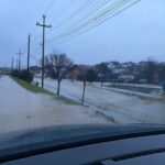 🌊 Pamje dramatike nga vërshimet në Ratkoc të Rahovecit, uji mbulon rrugët dhe i afrohet shtëpive Reshjet e dendura të…