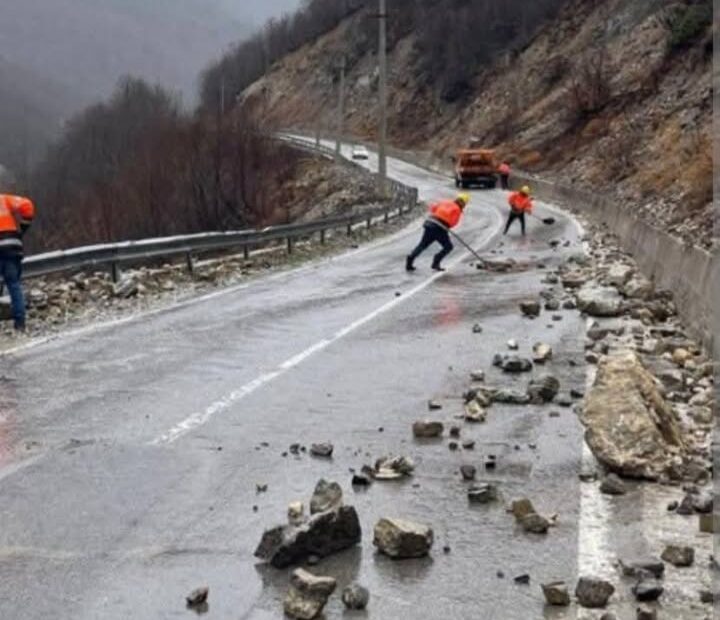 Kosovska policija apeluje na povećani oprez u saobraćaju posle kiša Prištine, 7. januara 2026. godine Kosovska policija…