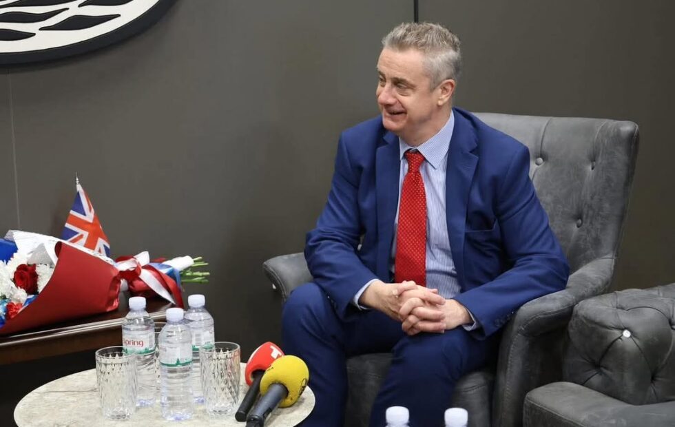 Hargrejvs poziva na ključnu vladu, predsednika bez novih izbora i hrabrosti u dijalogu sa ambasadorom odbrane Srbije…