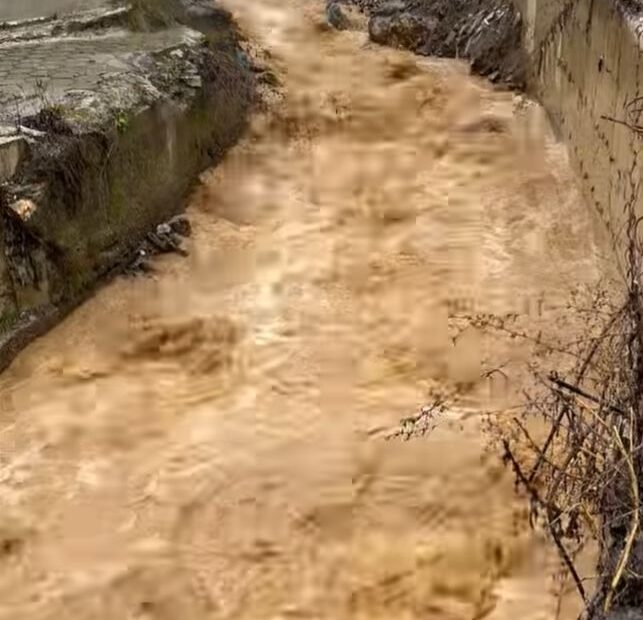 Poplavna opasnost u selu Kuk, Dragaš Kuk seoska reka u opštini Dragaš rizikuje da ponovo izađe…