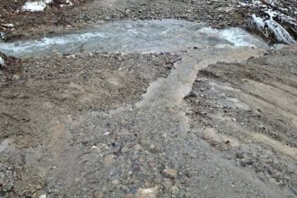 Orgjest, Fadroma prelazi ulicu bez posla, stanovnici zahtevaju hitnu intervenciju stanovnika sela Orgjast reagovali su na…