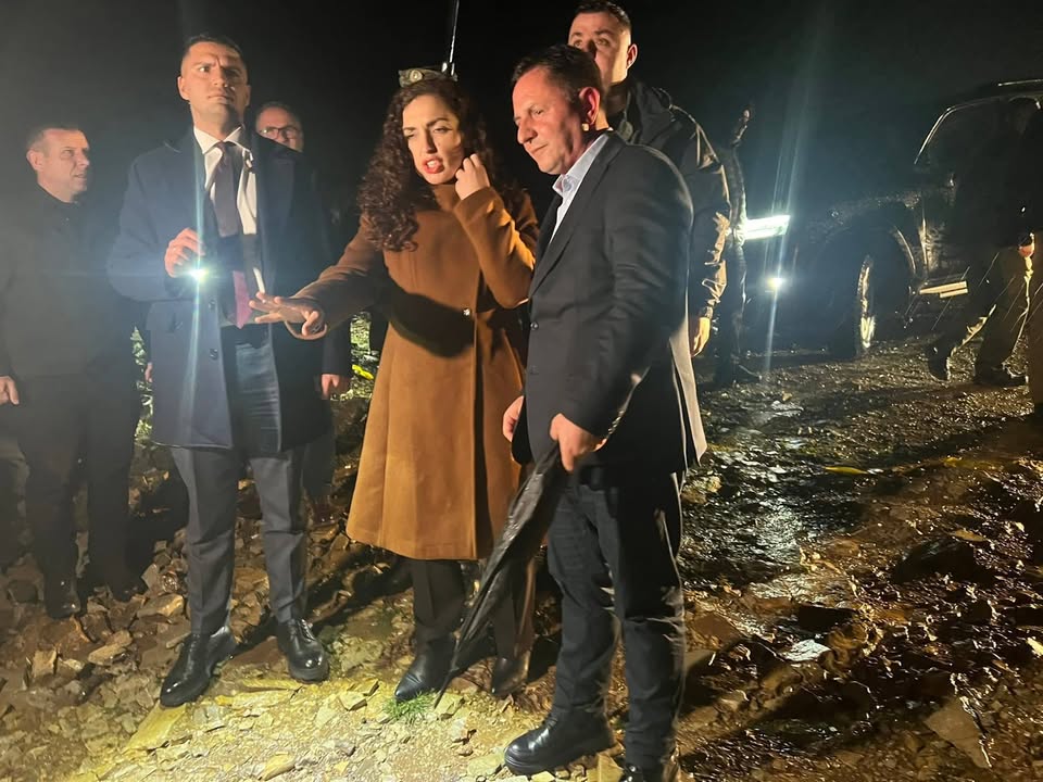 Predsednik Vjosa Osmani posećuje Mališevu posle poplava i proglašenja vanrednog stanja predsednika …