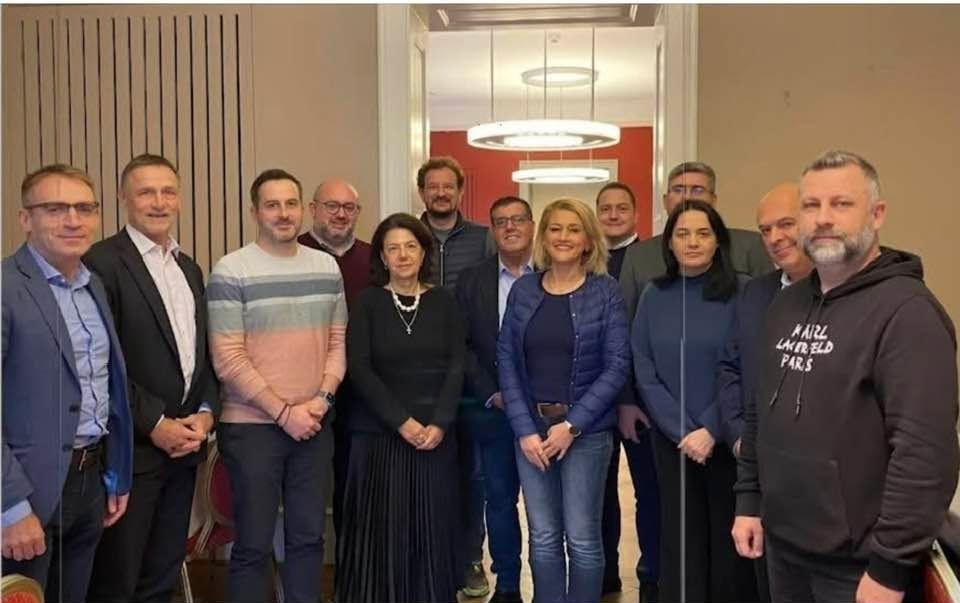 Kusari-Lila reaguje na fotografije u Švajcarskoj: Sastanci su transparentni, uvek smo štitili Kosovo, šefa Grua…