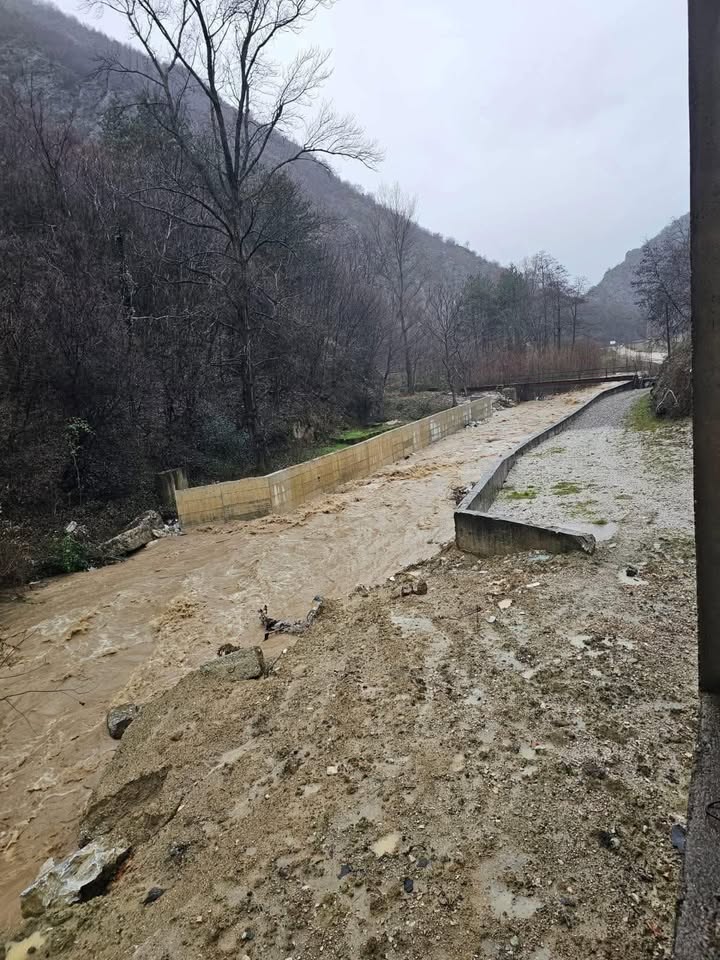 CRU Čatrogija Južnoafrička Republika izveštava: Teški oblaci mogu da izazovu poremećaje u snabdevanju vodom u Prizrenu Pr…