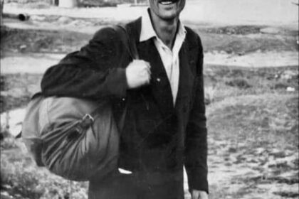 Dana 3. januara 1920. godine u Gjakovi je rođen autor Anton Ceta, profesor književnosti i istaknuti albanski patriota.