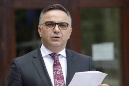 Tahiri snažno reaguje na Vladu: Propaganda vas je zaslepila, građani su Alovog poslanika ostavili na milost i nemilost sudbini…
