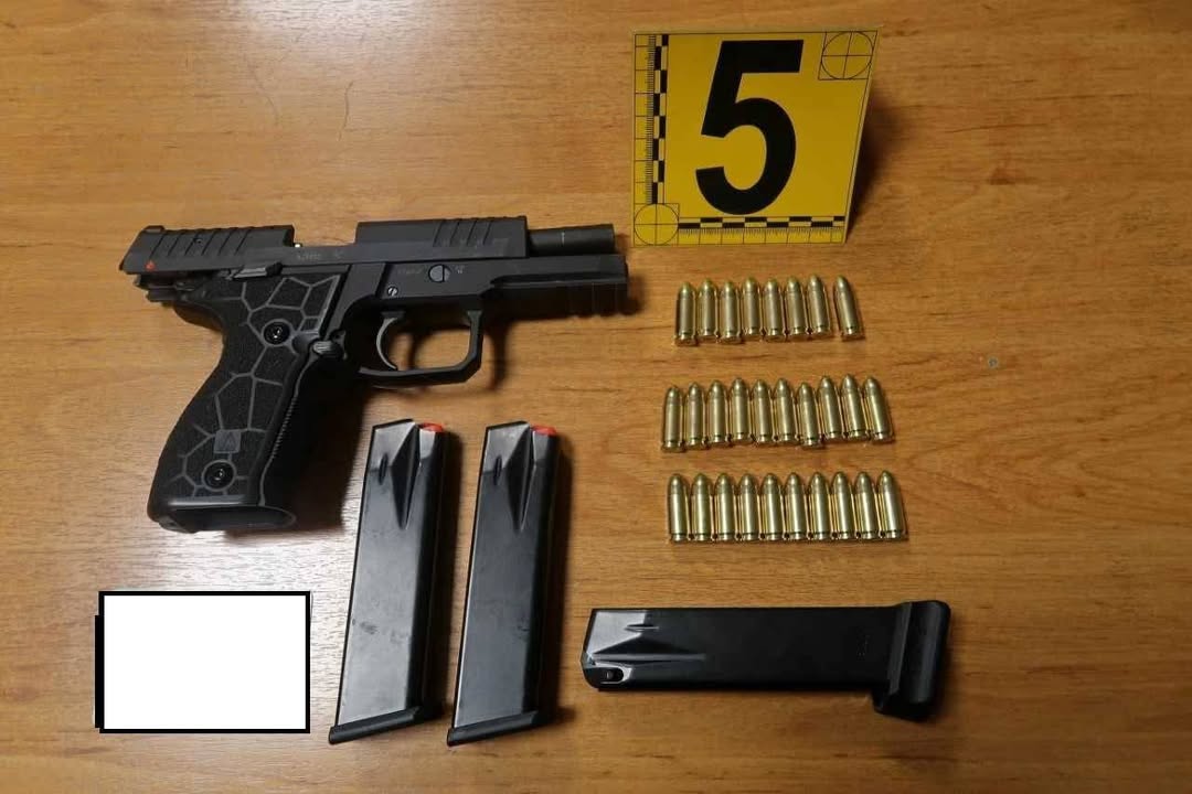 Četiri oružja i municije zaplenjene u Prizrenu, tri osobe pritvorene su zbog upotrebe oružja.