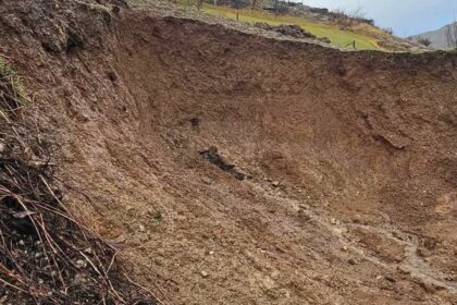 Oko 500 ljudi zarobljeno u Orešu i Crnalevi, Oreškeu i Crnaeleu, Kukesu, Kukesu oko 500 ba…