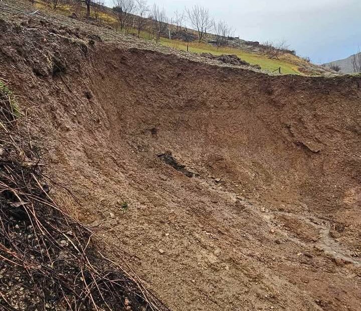 Oko 500 ljudi zarobljeno u Orešu i Crnalevi, Oreškeu i Crnaeleu, Kukesu, Kukesu oko 500 ba…