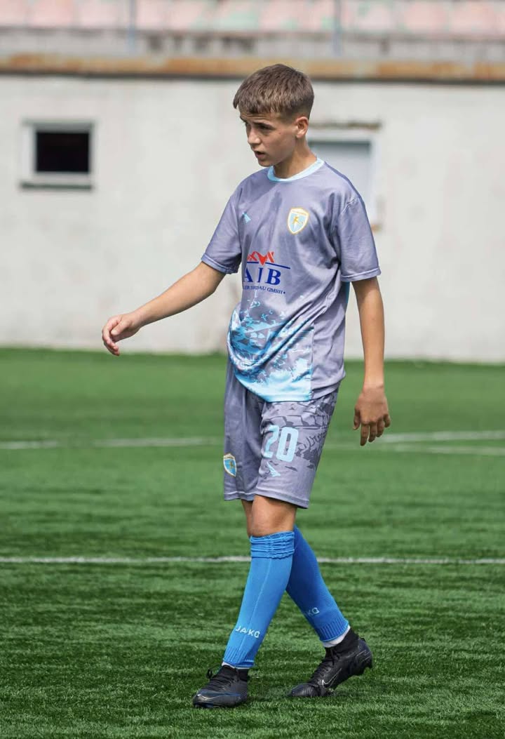 Emrah Bajaku, obećavajući fudbalski talenat iz Opoje koji se ističe sa FC Prizrenom U17 Emrah Bajaku iz sela Belobr…