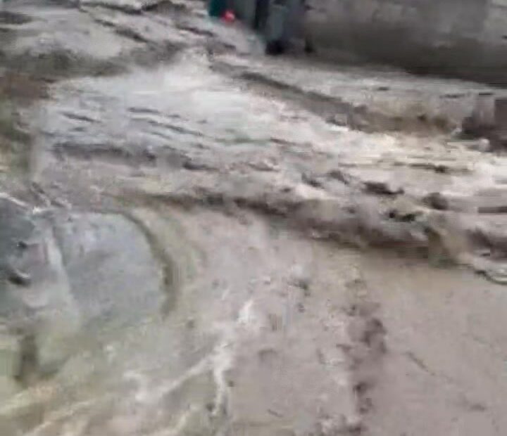 Opasnost od poplava u selu Ml u opštini Dragaš, ulicama sela prekrivenim vodom posle bujnih kiša…