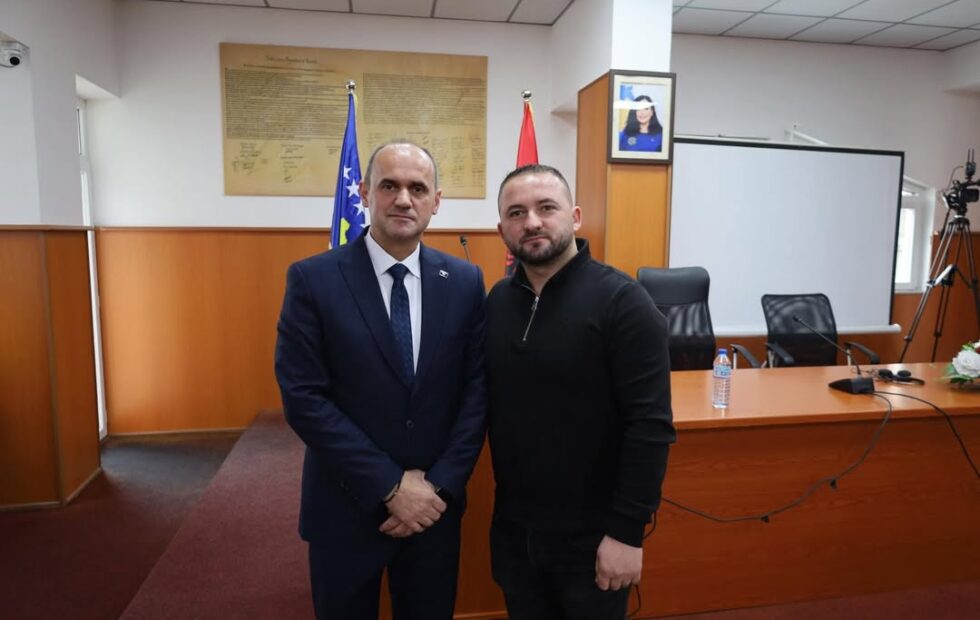 Florijan Hiseni je preimenovan u Asistent šefa Komunističke skupštine u Dragašu Florijan Hiseni je zvanično nastavio …