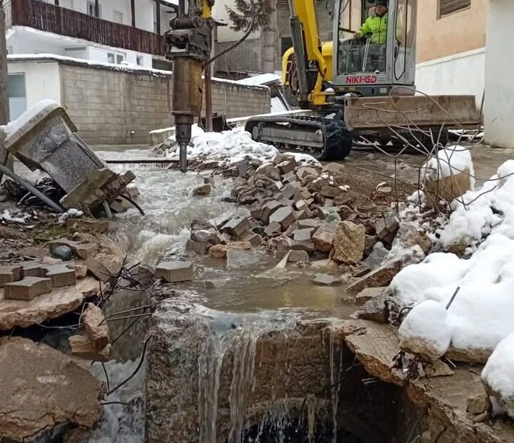 Vraæa se u normalu u selu Mlyk nakon poplava koje je selo Mlik doživelo poplave nakon zastoja u mostu i…