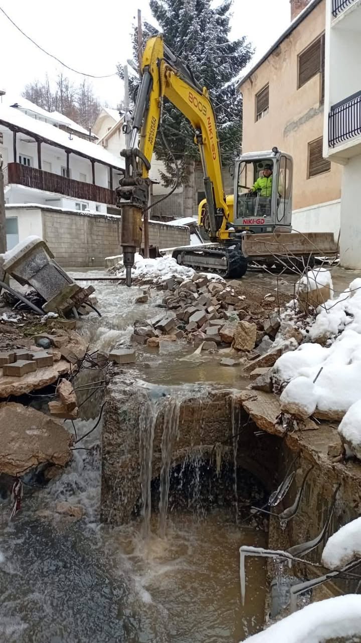 Vraæa se u normalu u selu Mlyk nakon poplava koje je selo Mlik doživelo poplave nakon zastoja u mostu i…