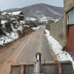 Pas vërshimeve, kompanitë lokale angazhohen në sanimin e dëmeve në Dragash Dje dhe sot po vazhdon gradualisht elimini…