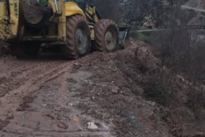 Gradski timovi Kukes na terenu nakon padavina timova Direkcije za retke puteve i Direkcije za Srpke…