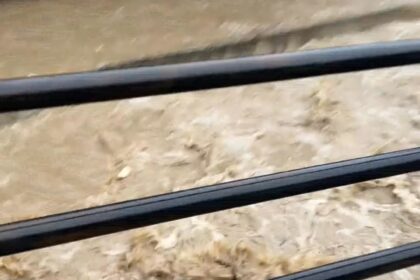 Kritična situacija na ulazu u naselje Rapč, Dragaš Grad sela Rapč izveštava da je most na ulazu u fs…