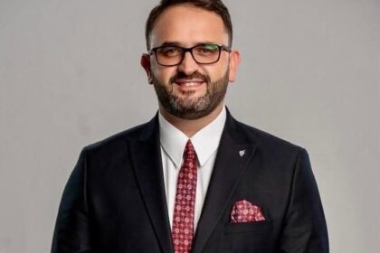 Ekspert za komunikacije Selman Kolgeci upozorava na visok rizik od zamrzavanja žalbe za maksimalnu negu u trafiju…