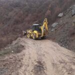 Ekipet e Bashkisë Kukës në terren pas reshjeve të shiut Ekipet e Drejtorisë së Rrugëve Rurale dhe Drejtorisë së Shërb…