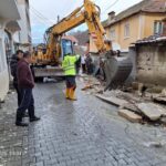 Pas vërshimeve, kompanitë lokale angazhohen në sanimin e dëmeve në Dragash Dje dhe sot po vazhdon gradualisht elimini…