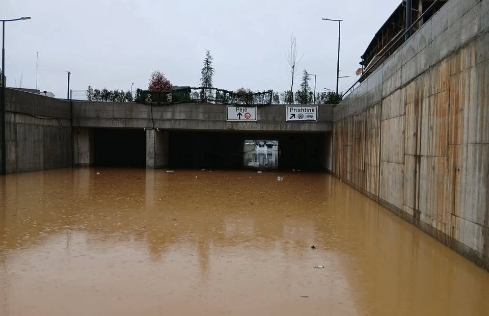 Teški oblaci blokiraju Mališev podzemni podzemni prelaz, gusti oblaci koji su ukljuèivali mališki region…