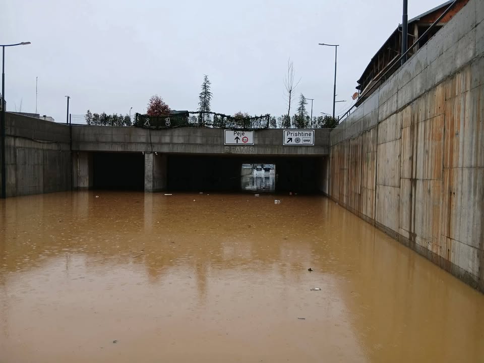Teški oblaci blokiraju Mališev podzemni podzemni prelaz, gusti oblaci koji su ukljuèivali mališki region…