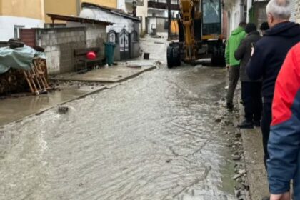 Opština Dragaš i dalje interveniše na terenu nakon što se poplave u okrugu Dragaš intenzivno nastavljaju u…