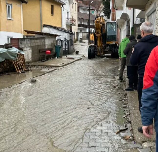 Opština Dragaš i dalje interveniše na terenu nakon što se poplave u okrugu Dragaš intenzivno nastavljaju u…