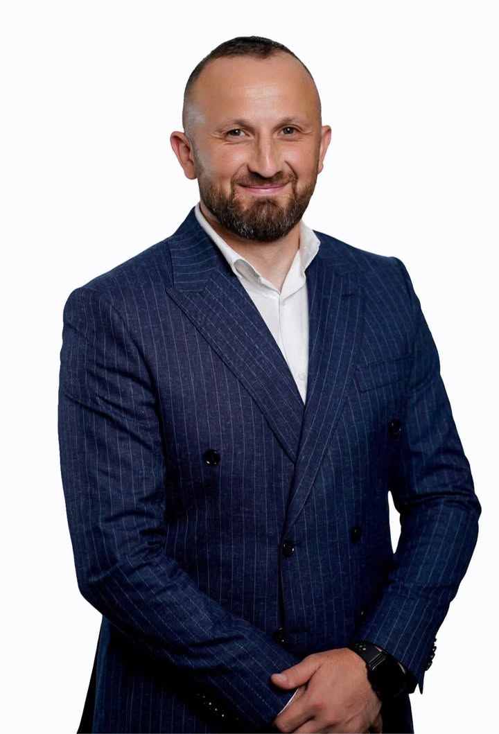 Počašćeni Kadriaj je danas imenovan za direktora Poljoprivrede i ruralnog razvoja u Prizrenskoj zajednici, sa odgovornošću i poštovanjem…