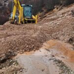 Ekipet e Bashkisë Kukës në terren pas reshjeve të shiut Ekipet e Drejtorisë së Rrugëve Rurale dhe Drejtorisë së Shërb…