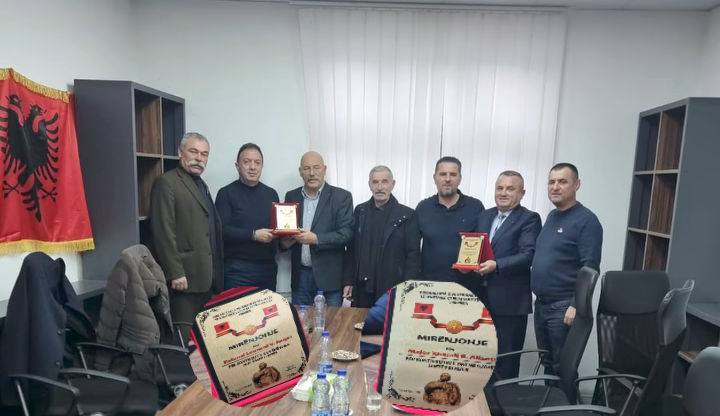 OVL ogranak OVL Prizren organizovao je ceremoniju časti, gde je podelio zahvalnost za dve istaknute ličnosti lu…