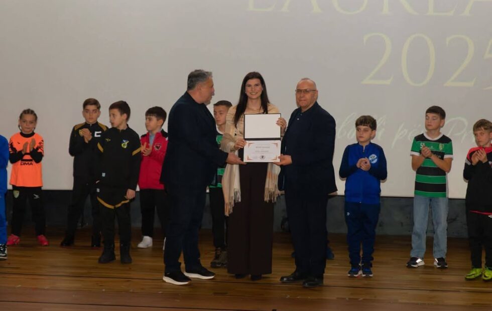 Zahvalnost za Direkciju za kulturu, omladinu i sport u Dragašu Direktor Direkcije za kulturu, omladinu i Spo…