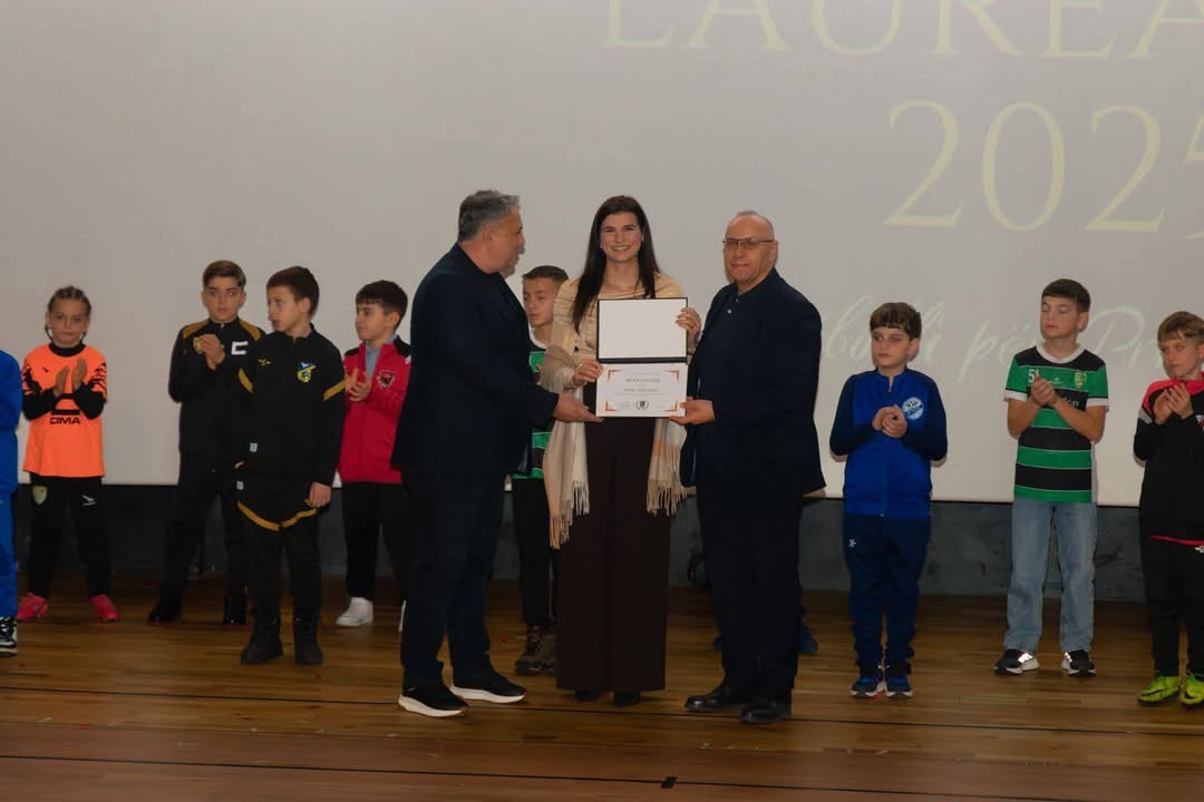 Zahvalnost za Direkciju za kulturu, omladinu i sport u Dragašu Direktor Direkcije za kulturu, omladinu i Spo…