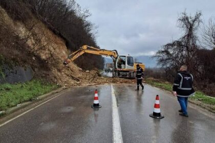 Kopneni slajdovi u Prizrenu, kopnene vlasti su zamagljivale kišu poslednjih dana izazivali slajdove…