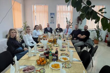 Direktor Zavoda za zapošljavanje u Dragašu, Fitim Kurtiši, se penzioniše posle istaknute karijere, gospodin Fitim Kurtiši,…