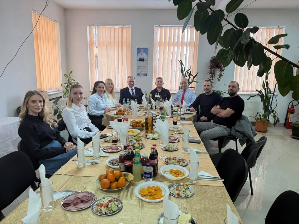 Direktor Zavoda za zapošljavanje u Dragašu, Fitim Kurtiši, se penzioniše posle istaknute karijere, gospodin Fitim Kurtiši,…