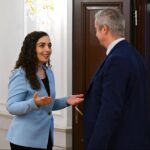 Vjosa Osmani priti ambasadorin britanik, diskutuan procesin zgjedhor dhe marrëveshjen strategjike Presidentja e Repub…
