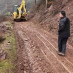 Ekipet e Bashkisë Kukës në terren pas reshjeve të shiut Ekipet e Drejtorisë së Rrugëve Rurale dhe Drejtorisë së Shërb…