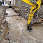 Rikthehet normaliteti në fshatin Mlik pas përmbytjeve Fshati Mlik ka përjetuar përmbytje pas bllokimit të urës dhe gy…