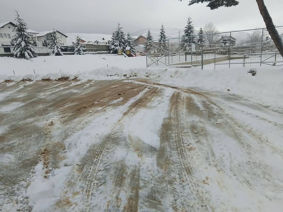 Posebno hvala na građanskoj posvećenosti čišćenju snega u školi FMFSesai Surroi Belobrad je već umro…