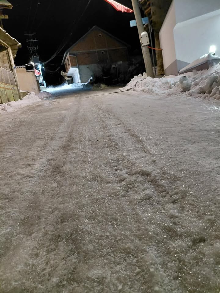 Generacija: Stanovnici upozoravaju na opasnost sa puteva blokiranih snegom i ledom poslednja dva dana, na puteve koji su povezani…